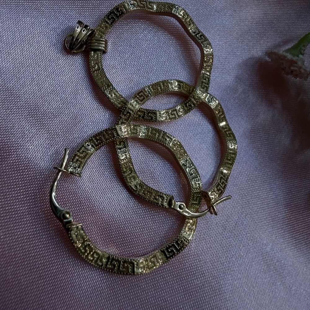 Gold Textured Hoop Earrings 18 karats gold
